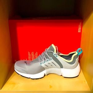 Nike Cool Grey Air Presto. Replacement Box. Light wear on shoe. Good Condition.